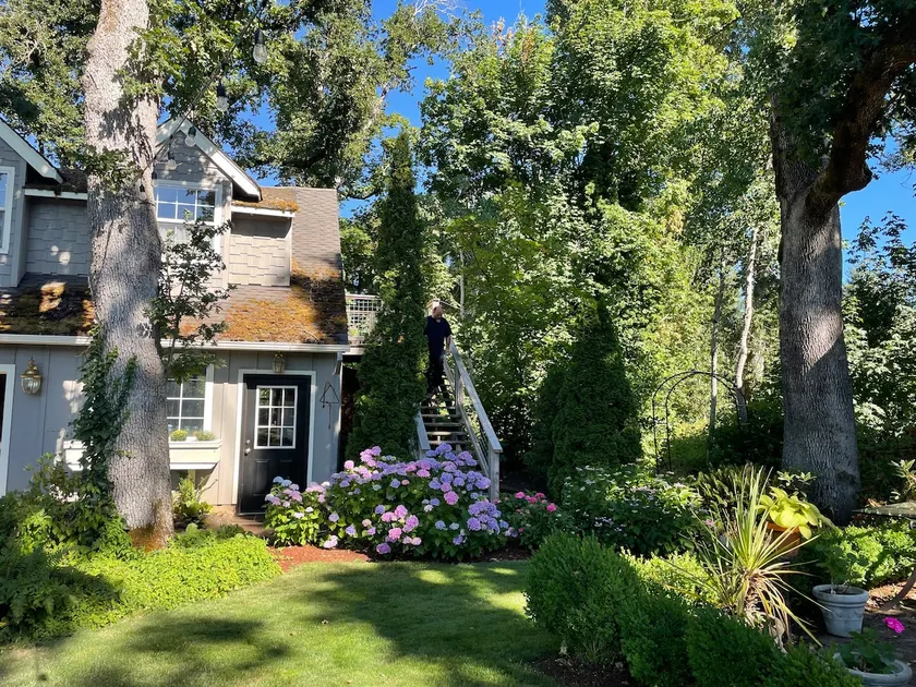 Abiqua Carriage House - Image 1