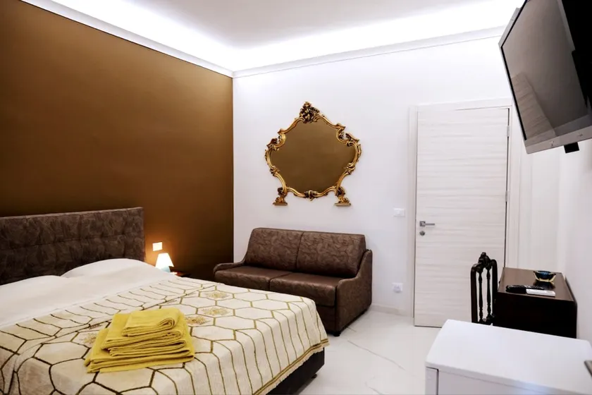 [Metro Bengasi] Elegant Suite 10 minutes from the Center - Image 1