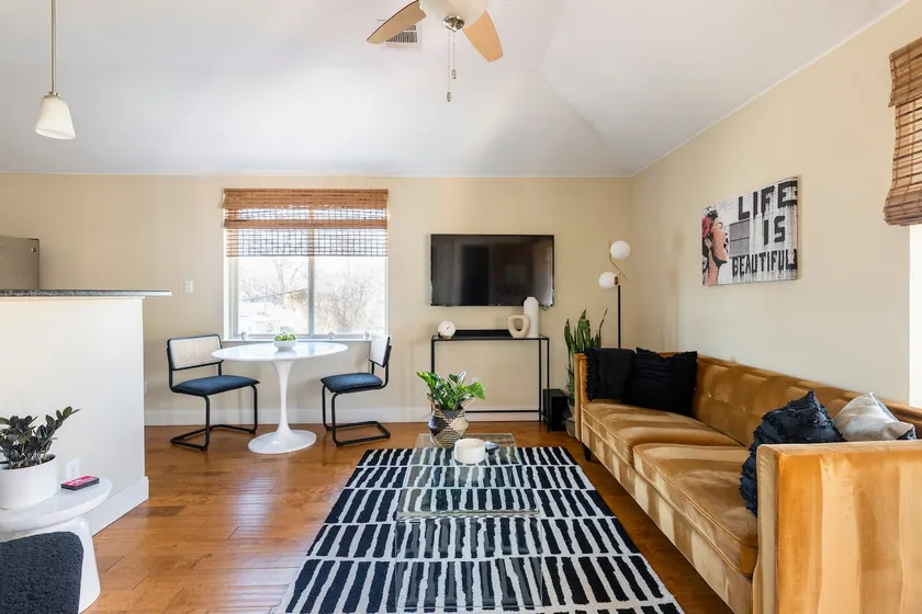 Spacious Retreat in East Downtown - Image 1