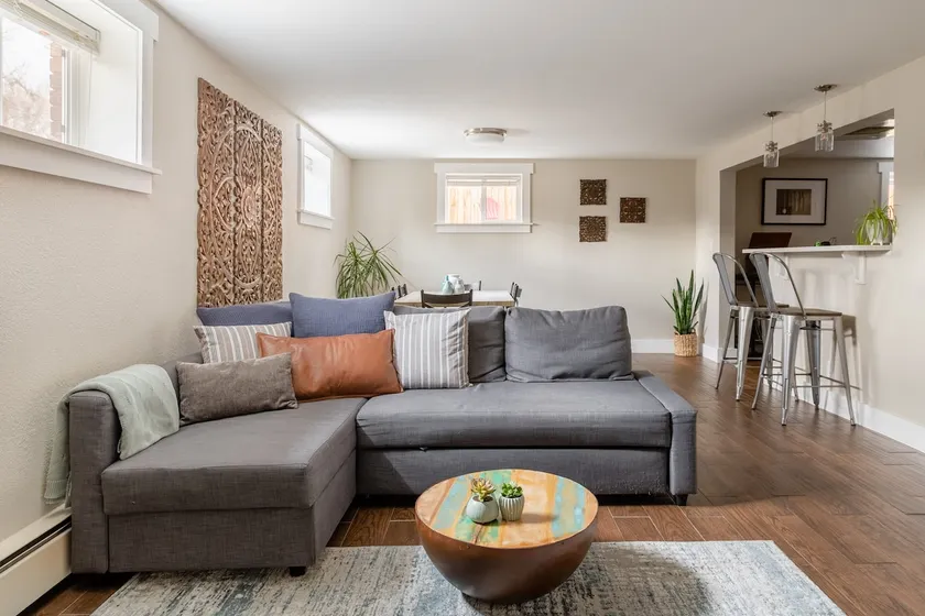 Sunnyside Garden Getaway- 5 Minutes from Downtown - Image 1