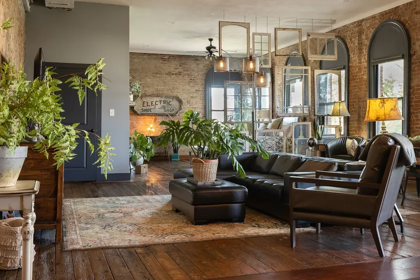 Follow Lincoln's Steps at Queenie's Loft in Leavenworth - Image 1