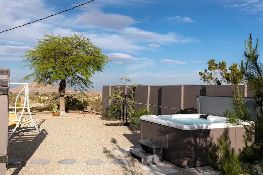 Music-Lovers Escape with Hot Tub and Amazing Views - Image 1