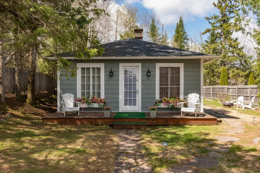 Charming 2BD Cottage | HGTV | Top-Rated | Yard - Image 1