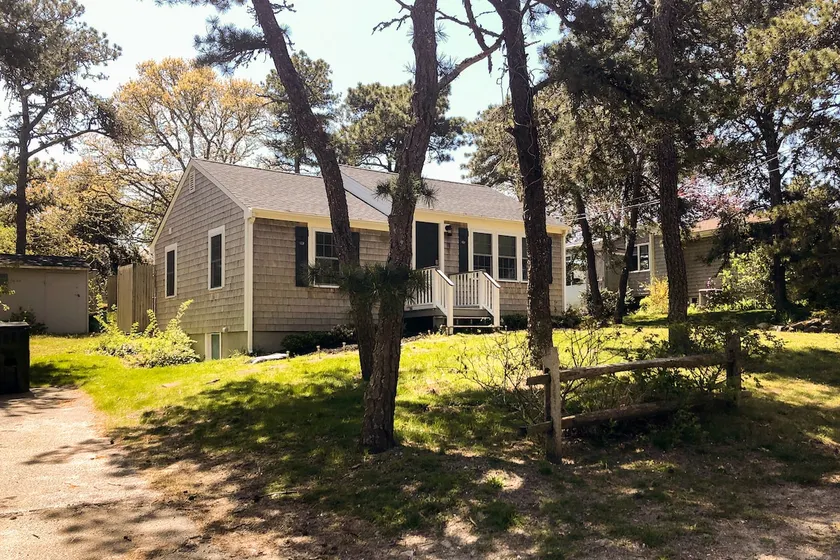 Cape Cod Classic Cottage Near Forest Beach - Image 1