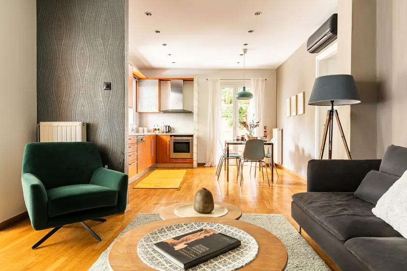 Characterful, Cozy Apartment Near Central Athens - Image 1