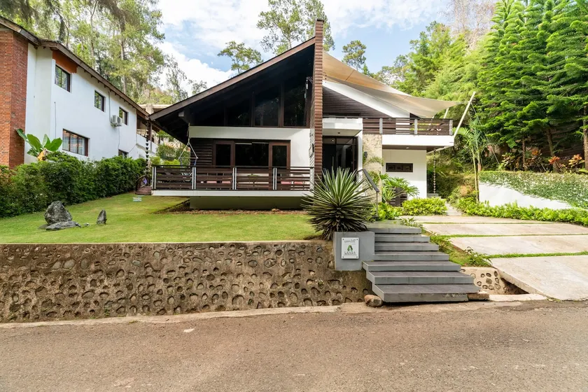 Japanese Inspired Villa with Deck Hot Tub in Jarabacoa - Image 1