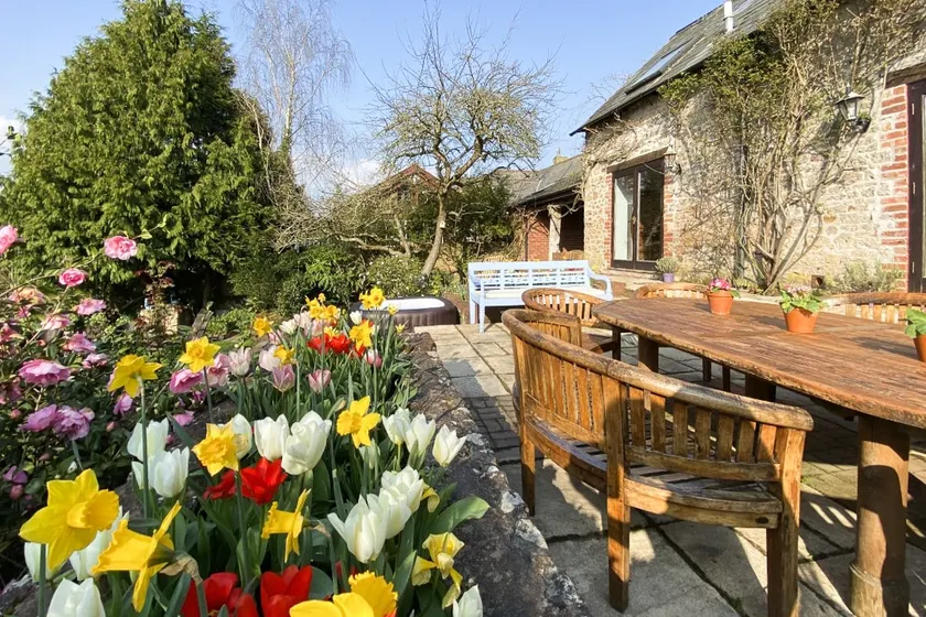 Enjoy Stunning Devon in This Barn Conversion. - Image 1
