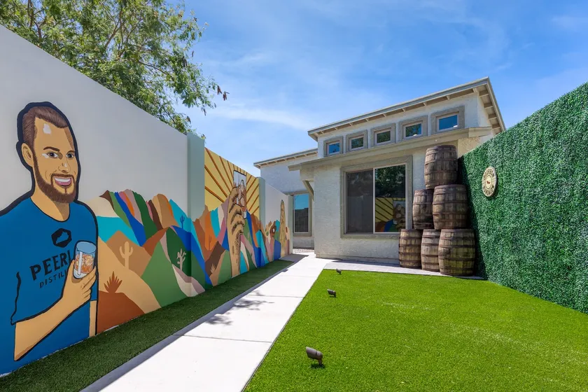 Bourbon-Style Bungalow Centrally-Located Near Airport - Image 1