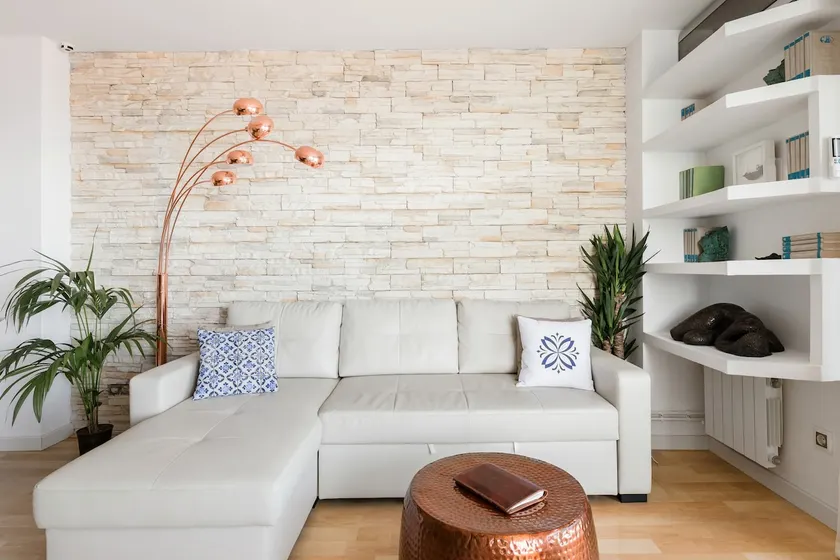 Apartment with Stunning Sea Views & Hills - Image 1
