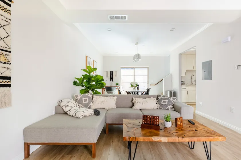 Stay Four - Relaxing Townhome Near Downtown LA - Image 1