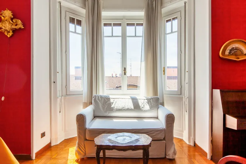 Very bright period house in the center of Milan - Image 1