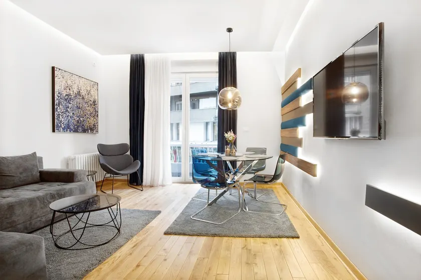 SuperLux•Parliament•9 min walk-Knez M.•Parking/€12 - Image 1