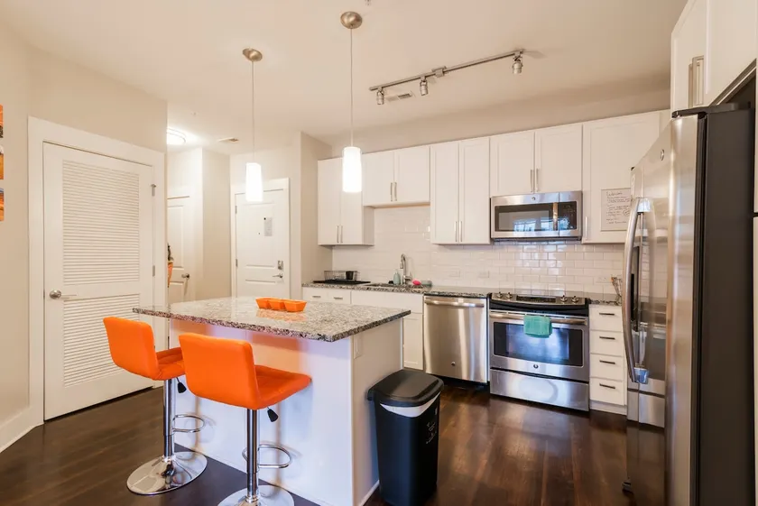 Modern Cozy 1BR Retreat Near Dilworth and Shops - Image 1
