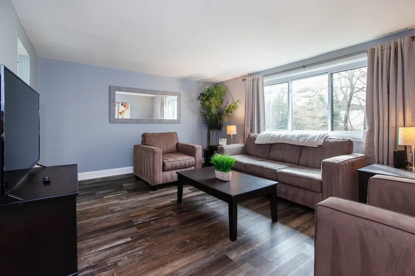Spacious 3 Level Townhome in Columbia - King Bed! - Image 1
