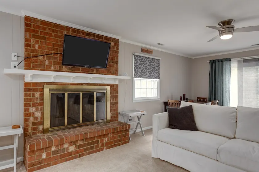 Private 530sqft Family Friendly Suite - Image 1