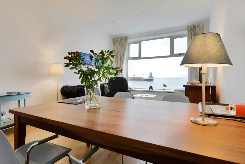 City-Centre apartment with Sea-view - Image 1