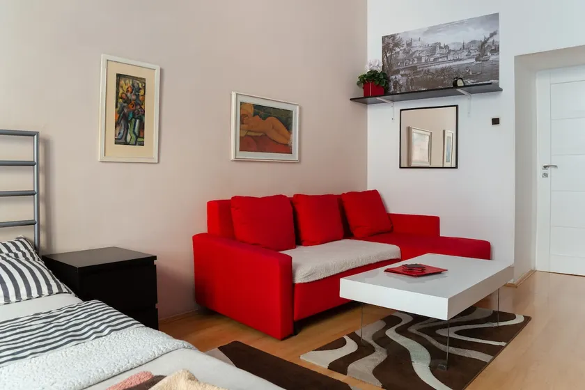 Yin and Yang: Apartment in the Heart of the Center - Image 1