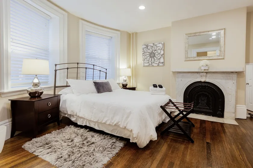 Victorian Charm, Modern Style w/Private Entrance - Image 1