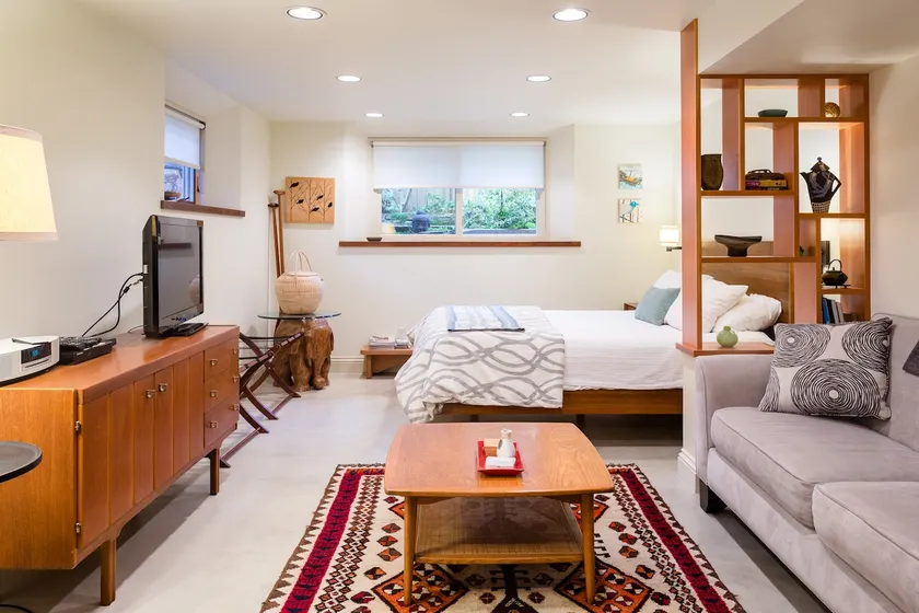 Hawthorne/Division Beautiful Suite - Image 1