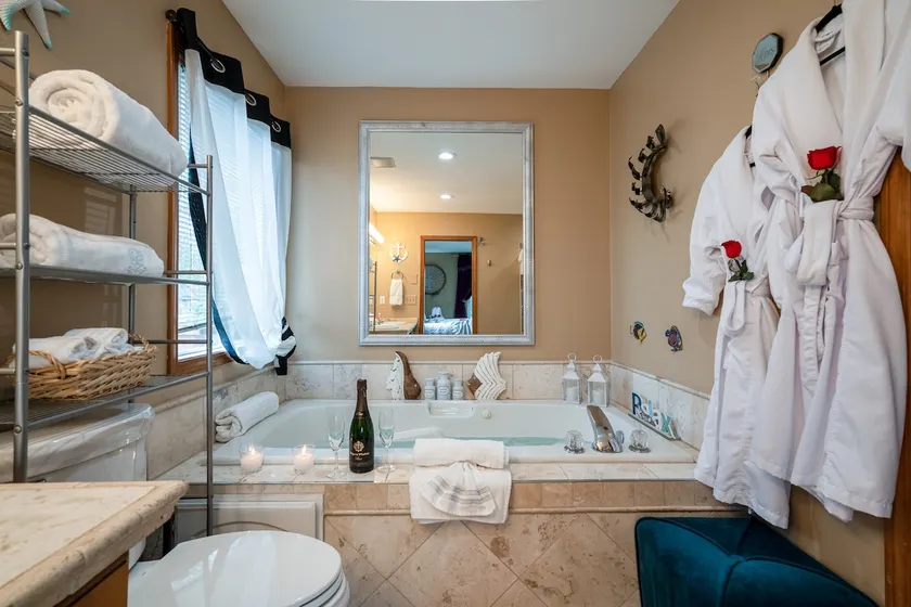Amazing VIEW & Private Entry/Jetted Tub near Falls - Image 1