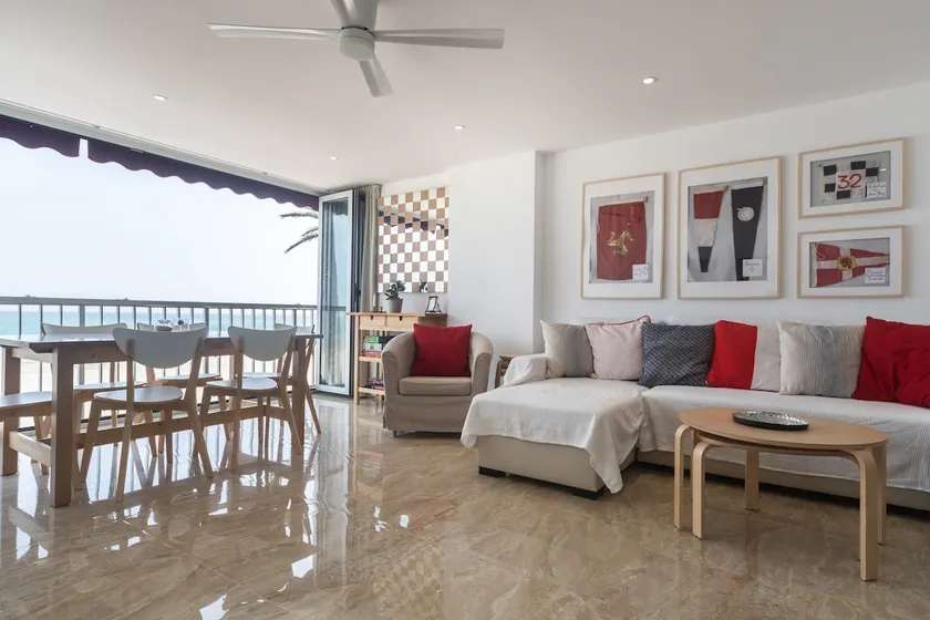 The balcony overlooking the sea - 1st line and facing the sea - Image 1