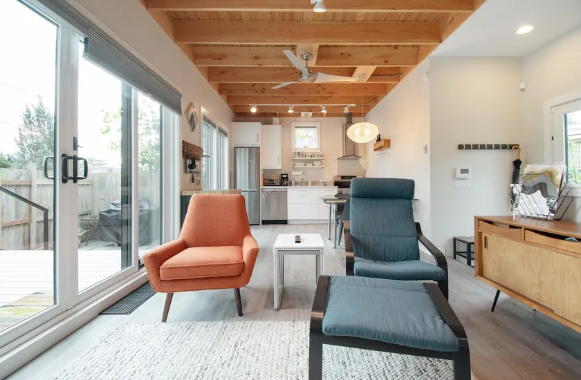 Hitt's Hill Guesthouse: Next Level Luxury - Image 1