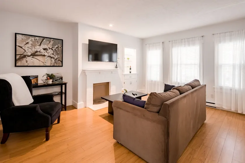 South end downtown central suite-parking included - Image 1
