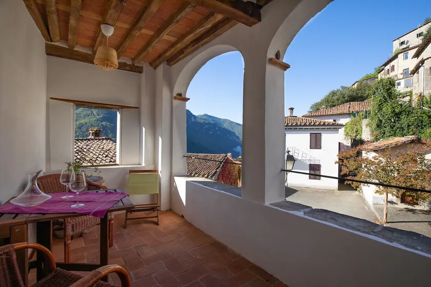 The Arches - a beautifully renovated apartment - Image 1