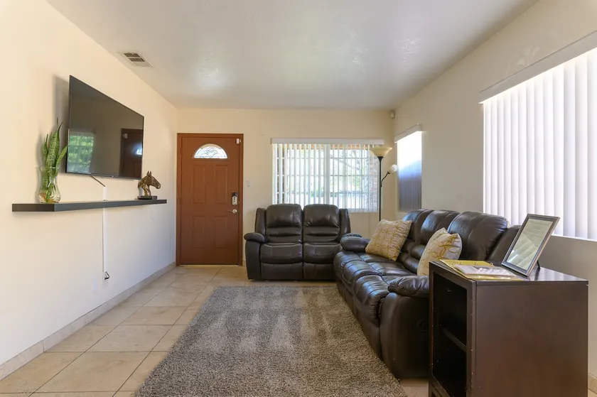 Serene Home near Disney & DTLA, Free Parking - Image 1