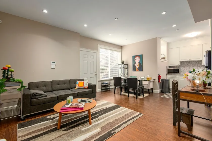Stylish guest suite in the HEART of West Vancouver - Image 1