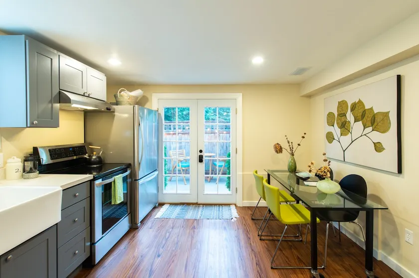 Comfy Bungalow near Lake Washington & LightRail - Image 1