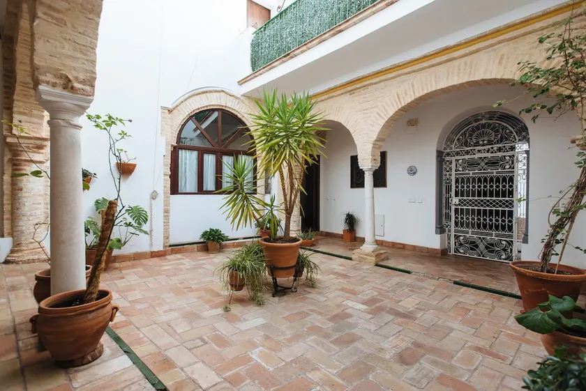 House in the Jewish Quarter, right in the historic center. - Image 1