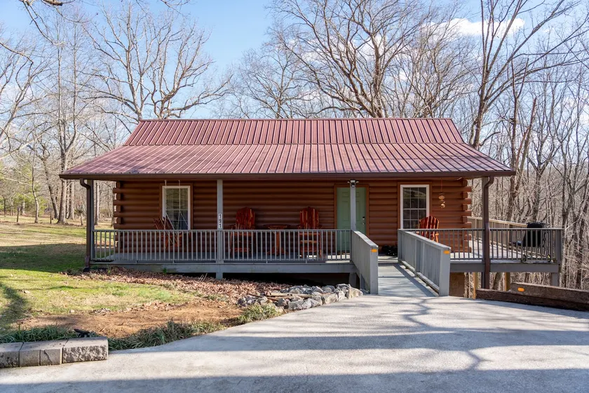 Lookout Mountain Valentine Drive Cabin #3 - Image 1