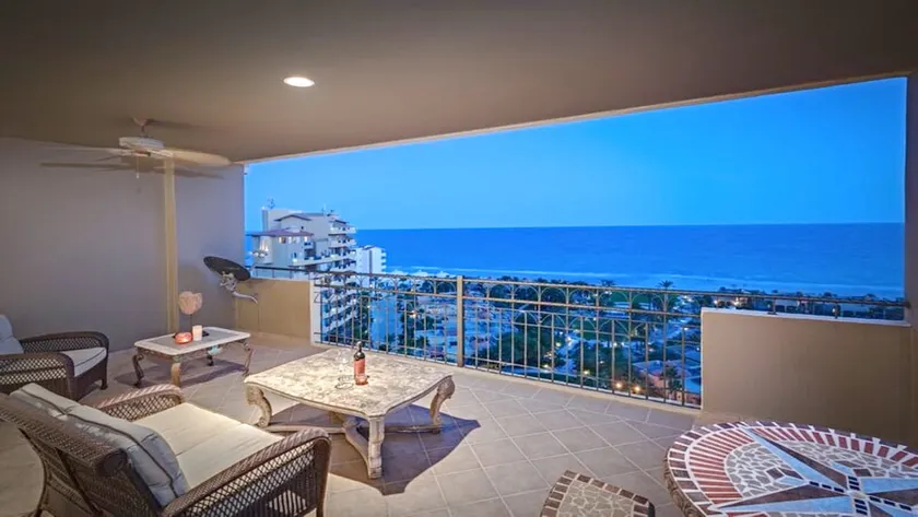 Bella Sirena 304-A - Elegant Oceanview Condo on Sandy Beach - Image 1