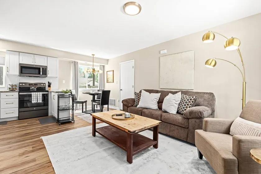 Spacious 1BR Flat, Workspace, King Bed - Image 1