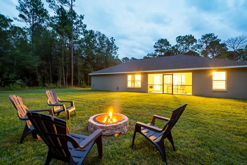 Springs Basecamp: 4BR Near Rainbow & Manatees - Image 1
