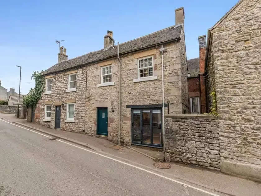 Cottage in the heart of the Peak District - Image 1