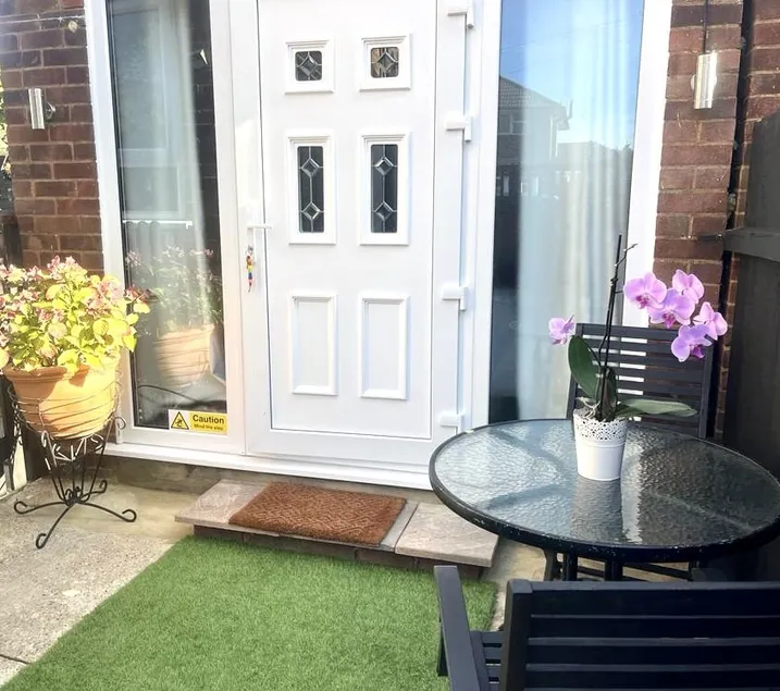 Great Studio near Luton Airport - SUPER HOST 3 YEARS RUNNING! - Image 1