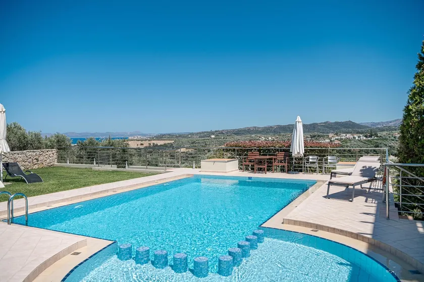Villa with stunning views and Heated infinity pool - Image 1