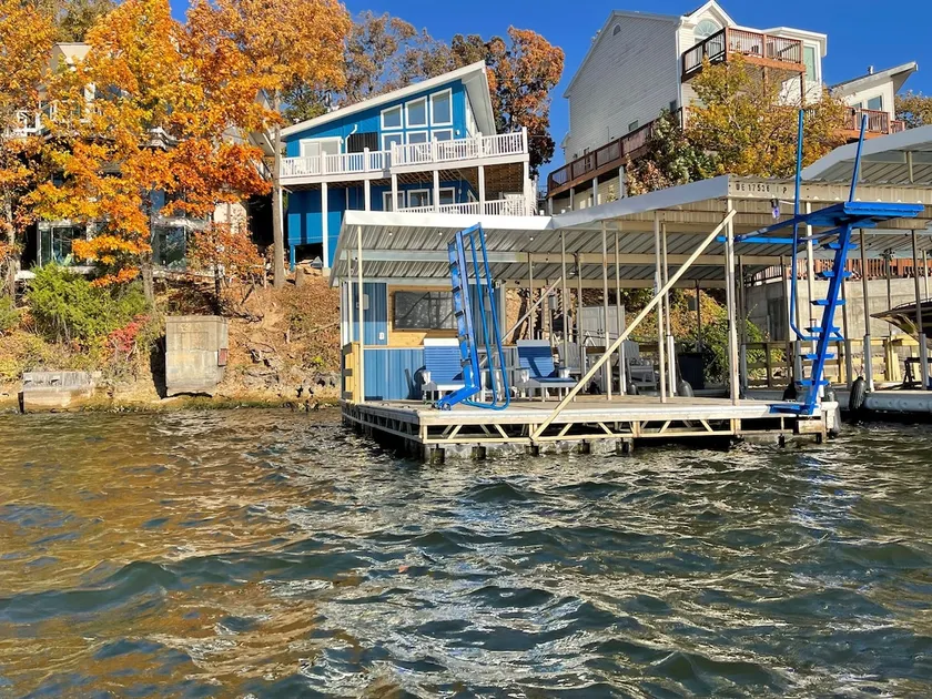 Luxury Main Channel Lake House, Dock, Party Bar - Image 1
