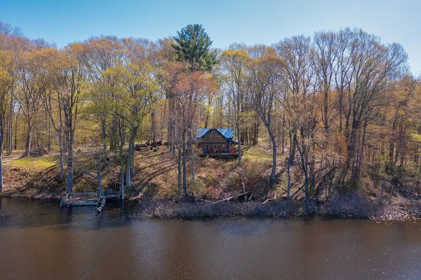 Log cabin- fishing-Lake-- close to South Haven - Image 1