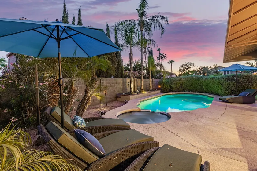 4BR w pool, heated spa, game room - Image 1