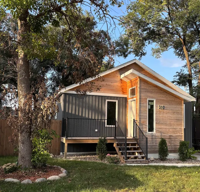 Modern 3BR w/Hot Tub + Sauna + Arcades, 2mi to SSM - Image 1