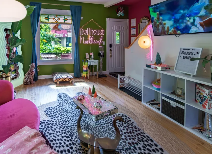 Dollhouse Northeast — Glam, Iconic & Walkable - Image 1