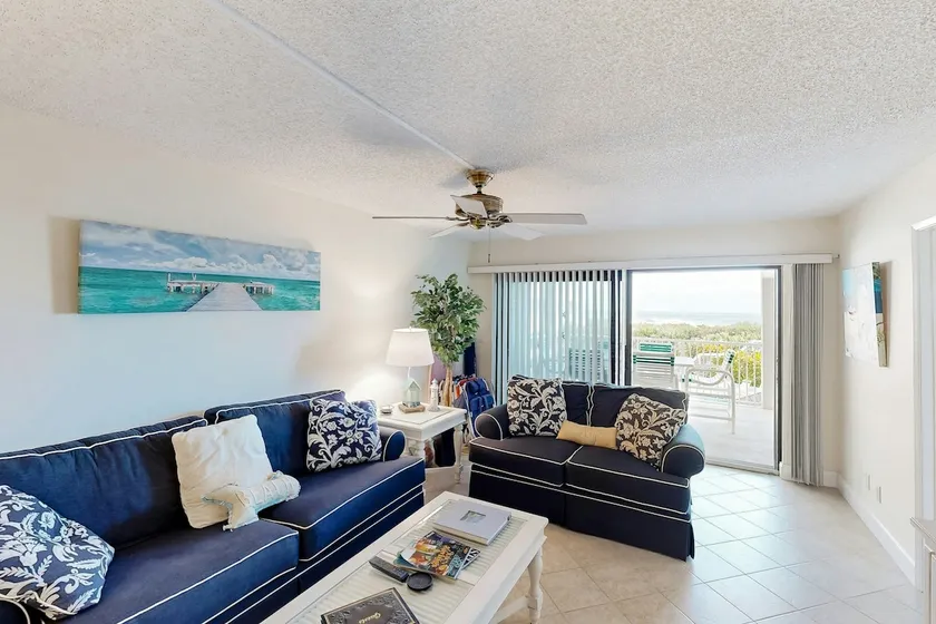 2BR with ocean views, beach access, & balcony - Image 1
