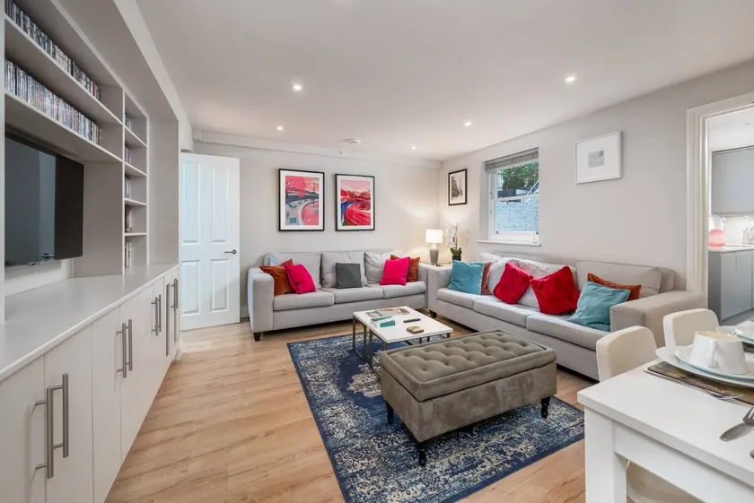 Niru Experience Hidden Gem In Chelsea 2BD 2BA - Image 1