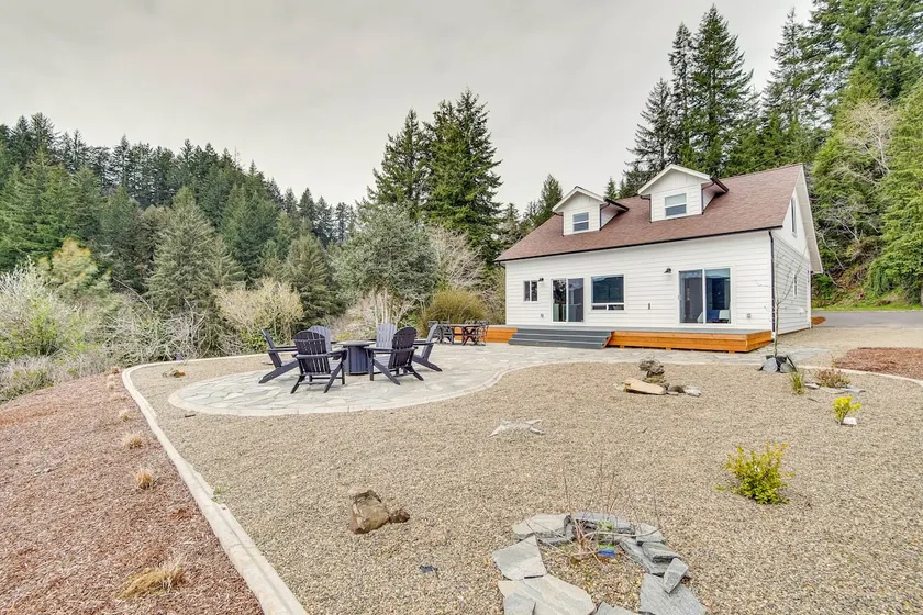 Charming Florence Home w/ Fire Pit & River Views! - Image 1