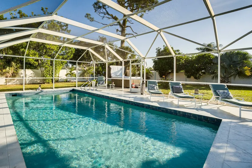 4 Mi to Siesta Key Beach: Sunny Home w/ Hot Tub! - Image 1