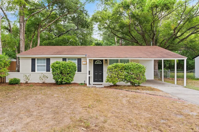 Stafford Oaks - Image 1