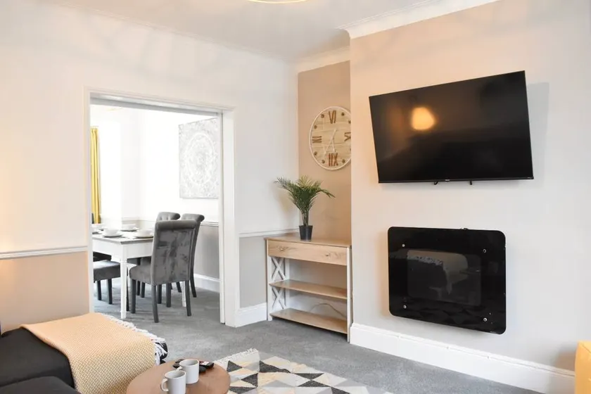 Stone Stays - 4 Bedroom Home Newcastle Upon Tyne - Image 1